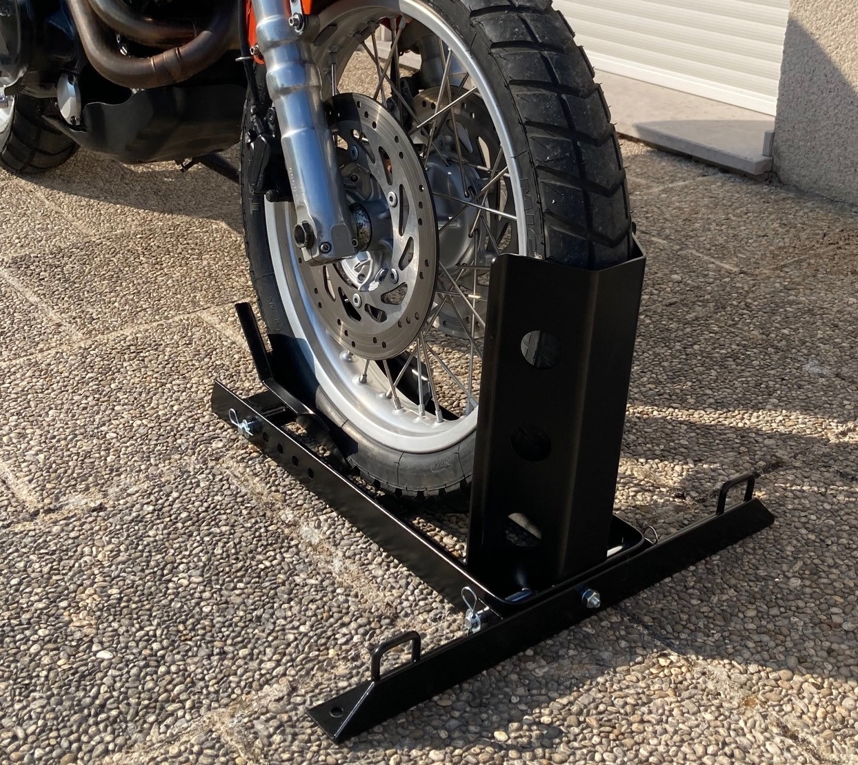 Moto Wheel Chock Front, blocca-ruota anteriore – Autocaravan Massaua